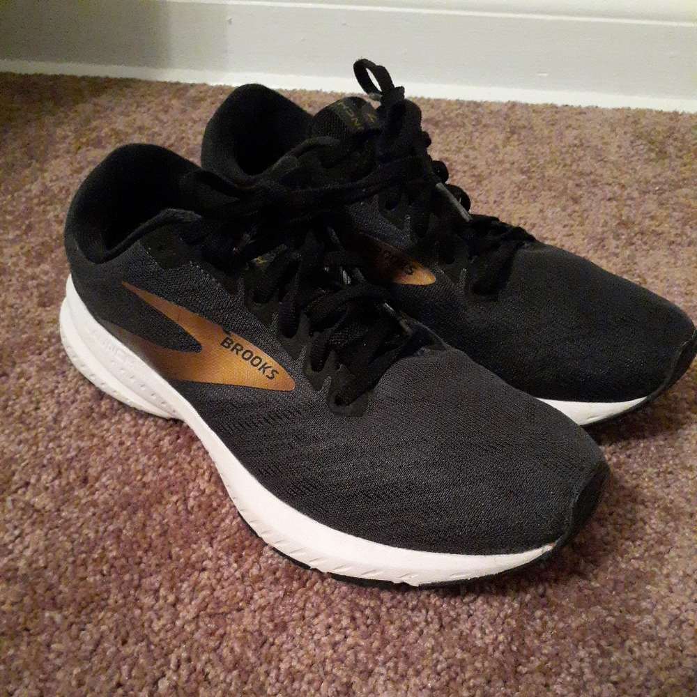 Brooks Launch 7 DNA Mens size 8.5 Black and Gold